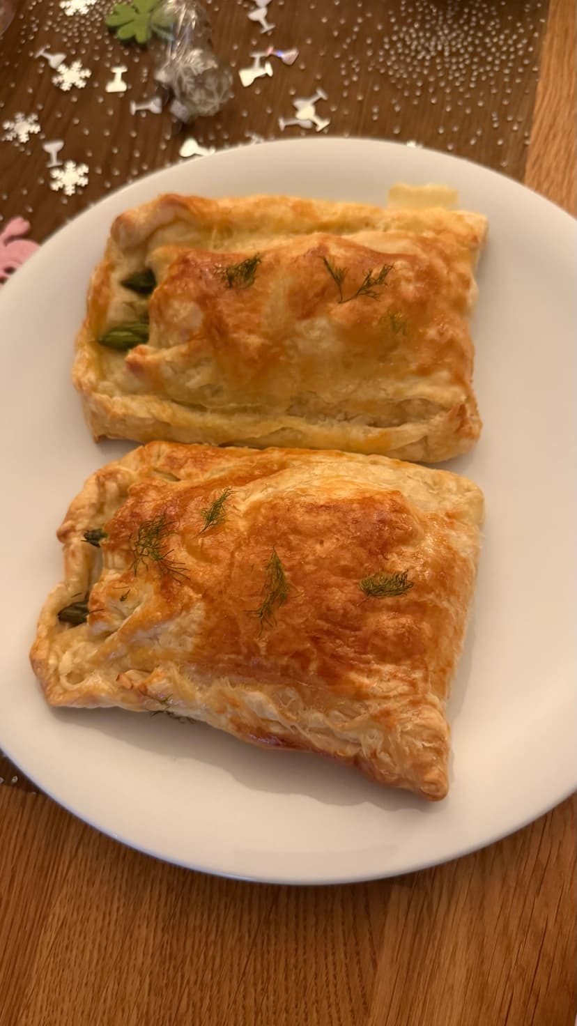 Asparagus in Puff Pastry with Salmon